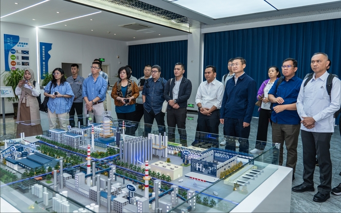 迫在煤结——退煤之路再探：以山西省、东加里曼丹省、南苏门答腊省为研究对象